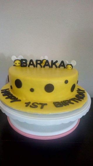 Bee Cake by Beryl - Incredible Cakes